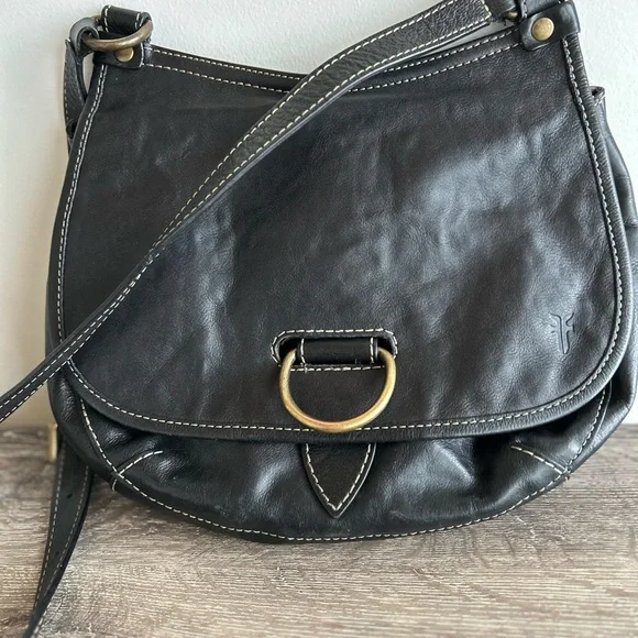 Frye all leather mail pouch style handbag. - Picture 2 of 7